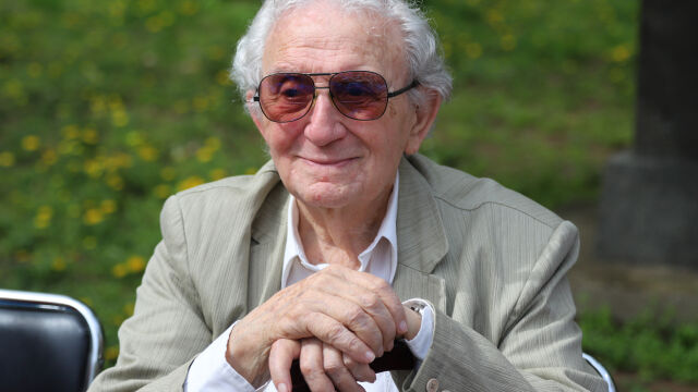 На 100 години почина българският режисьор  сценарист  писател и общественик Анжел Вагенщайн Имах честта