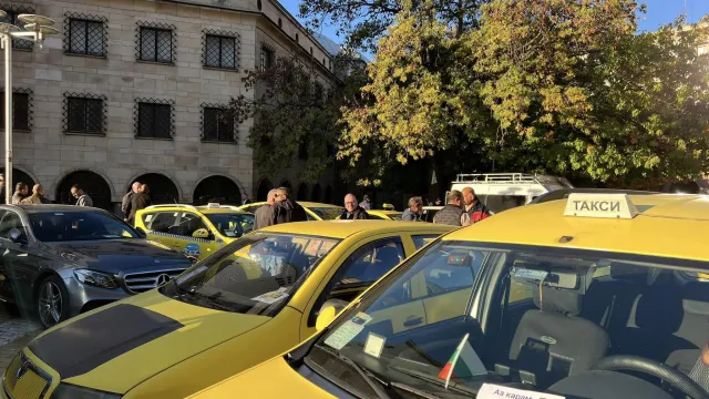 Таксиметрови шофьори от София Ямбол Велико Търново и Враца се