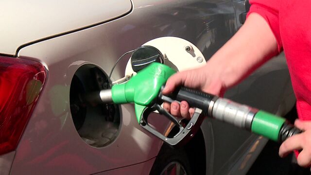 Мярката за купуване на гориво с 25 стотинки отстъпка за