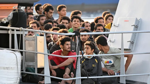 Над 1150 мигранти бяха спасени край бреговете на италианския остров