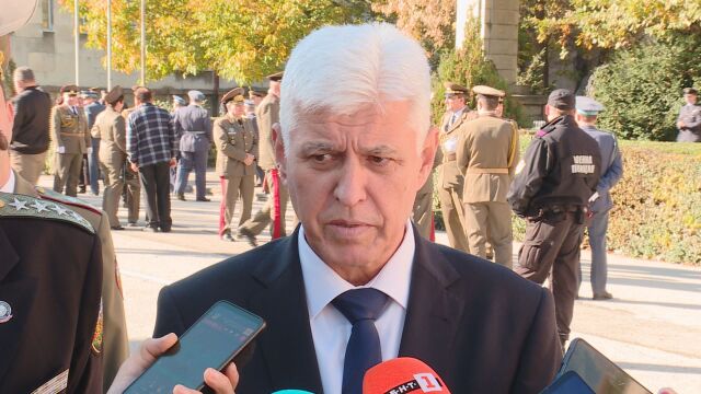 Министърът на отбраната Димитър Стоянов обяви че трябва да се