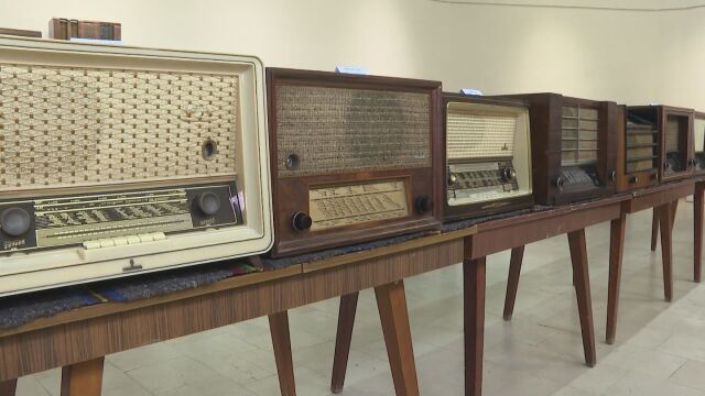 Във Враца днес се открива изложба на лампови радиоапарати някои