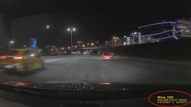 Видео регистратор е уловил гонка между два автомобила по околовръстното