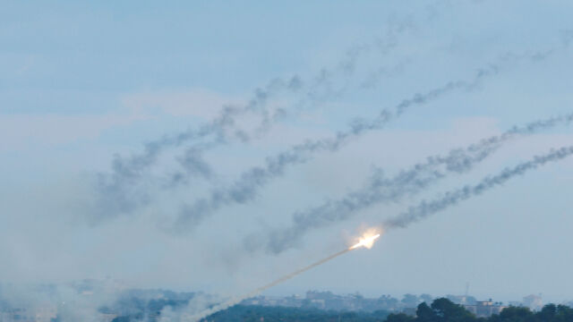 Десетки ракети бяха изстреляни от ивицата Газа срещу Израел предаде