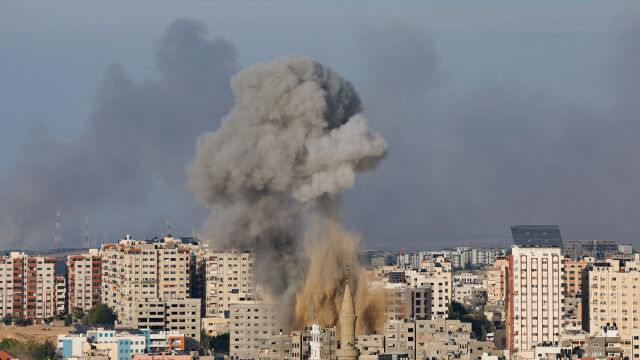 Хамас нанесе изненадващ ракетен обстрел срещу Израел Това принуди премиерът