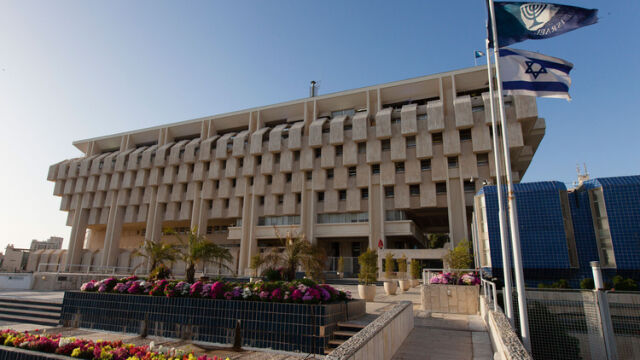 Израелската централна банка продава 30 млрд. долара, за да стабилизира валутата на страната