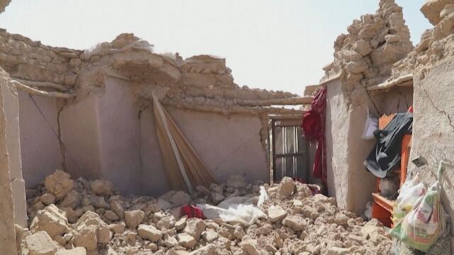 Ново земетресение удари Западен Афганистан и уби над 2400 души Бедствието се