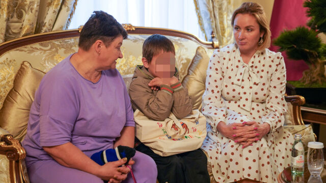 Русия се съгласи да върне четири украински деца на семействата