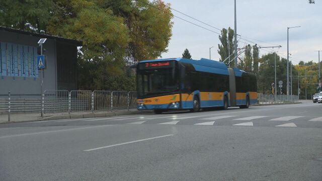 Автобус на градския транспорт удари жена на пешеходна пътека в