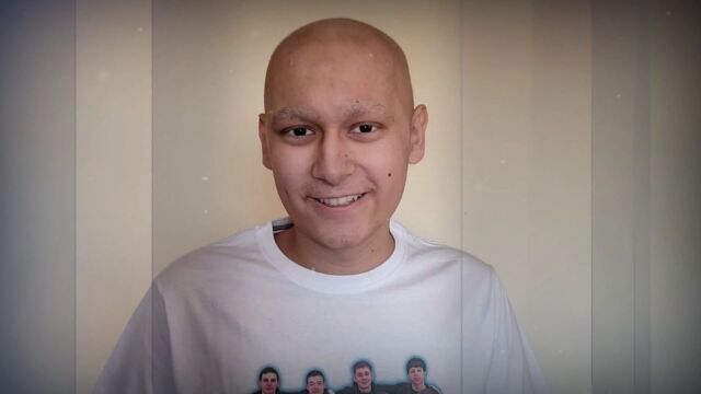 18 годишният Мартин който води борба с рядък вид тумор на гръбначния