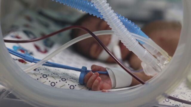  Отделението за интензивни грижи за новородени в болница Ал Шифа