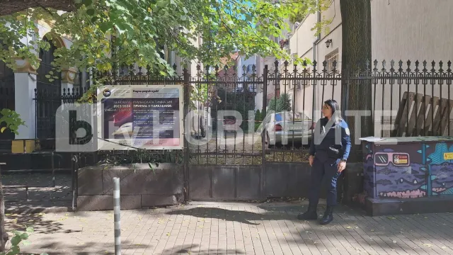  Открита млада жена 