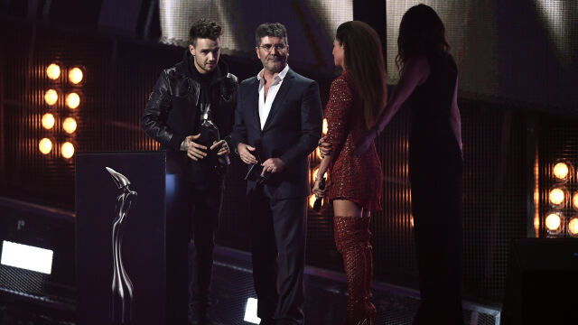  Певецът Лиъм Пейн все още се е обръщал към Саймън