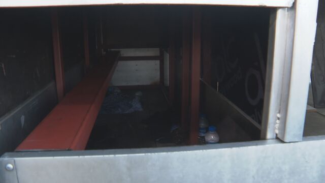 18 нелегални мигранти укрити в два тайника откриха в товарен