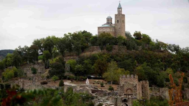Пожар гори на крепостта Царевец във Велико Търново предаде кореспондент