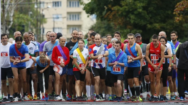 Снимка: Олимпийски шампиони и медалисти на старта на маратона в София