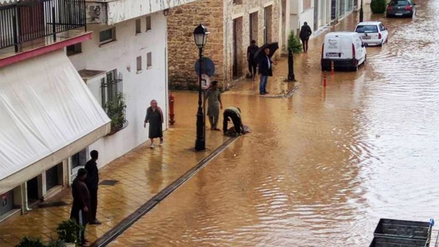 Жертвите на наводненията в Гърция станаха десет Други четирима са