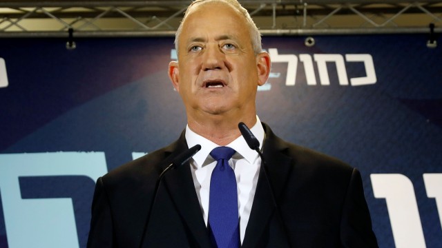 Израелският министър Бени Ганц напусна кабинета на Бенямин Нетаняху пишат