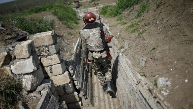 Продължават опитите за разрешаване на кризата в Нагорни Карабах Приключи