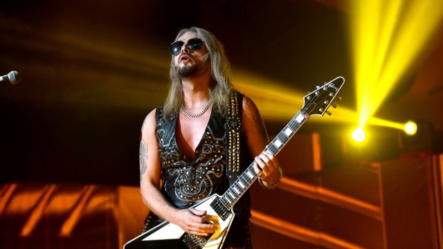 Judas Priest отложиха турнето си в САЩ след хоспитализацията на Ричи Фокнър