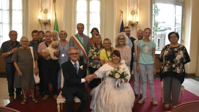 Двойка бездомници в Италия сключиха брак след като през последните