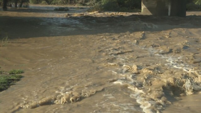 Няколко села остават блокирани след като река Стряма излезе от