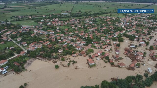 Семейства останаха без дом и работа заради потопа в село