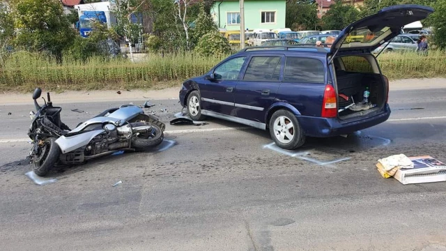 Млад мъж пострада тежко при катастрофа в София съобщават от