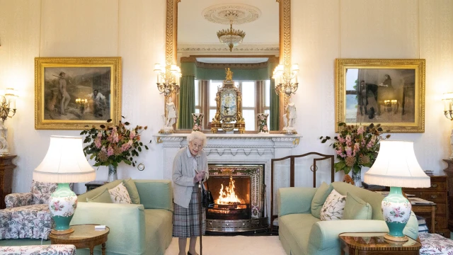 Кралица Елизабет II е под лекарско наблюдение в имението Балморал