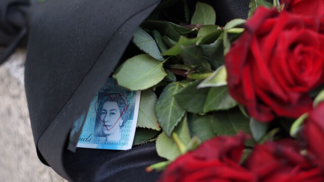 Британското посолство в София отвори съболезнователна книга за кралица Елизабет