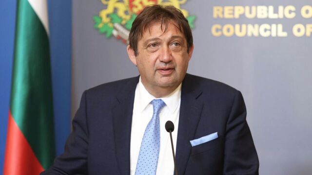 Служебният министър на регионалното развитие Иван Шишков отговаря на въпросите