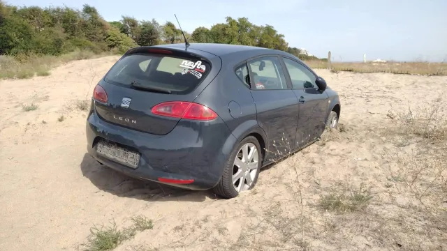 След гонка в Бургас шофьор се заби на плаж в