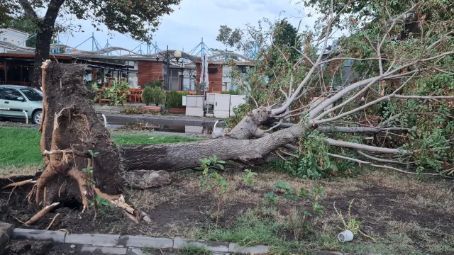 Частично бедствено положение е обявено в Поморие след опустошителната буря