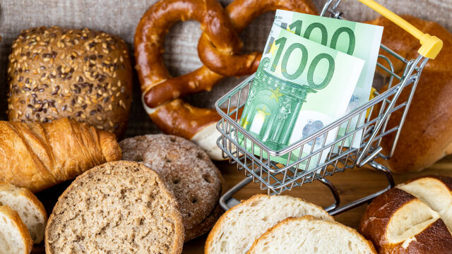  Заплатите в Европа изостават безпрецедентно заради високата инфлация