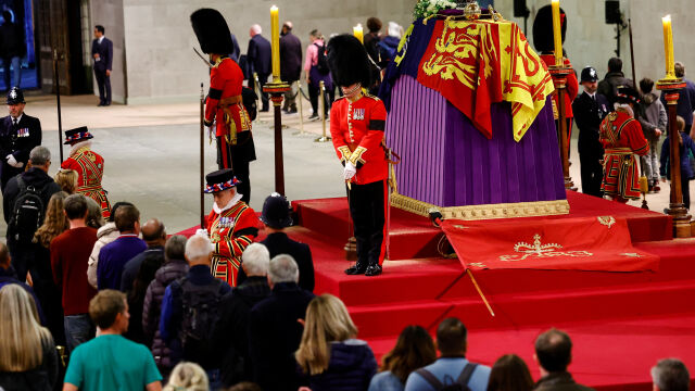Великобритания се сбогува с Кралица Елизабет II В 11 часа