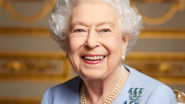 Кралското семейство публикува нова невиждана досега снимка на покойната кралица