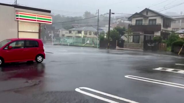Мощен тайфун преминава през Япония Съобщава се за поне 60