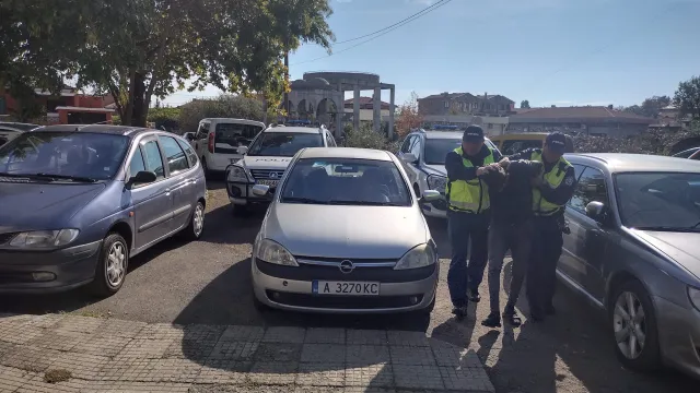 Акция на полицията завърши с арести в Бургас