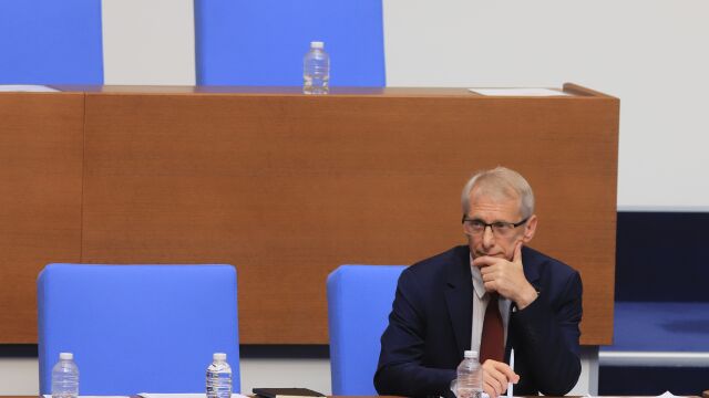 Премиерът акад Николай Денков трябва да подаде оставка на 6