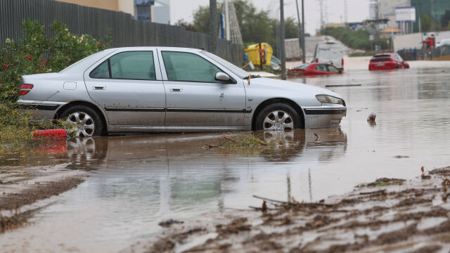 Предупреждения за опасно време в няколко испански региона Проливни дъждове