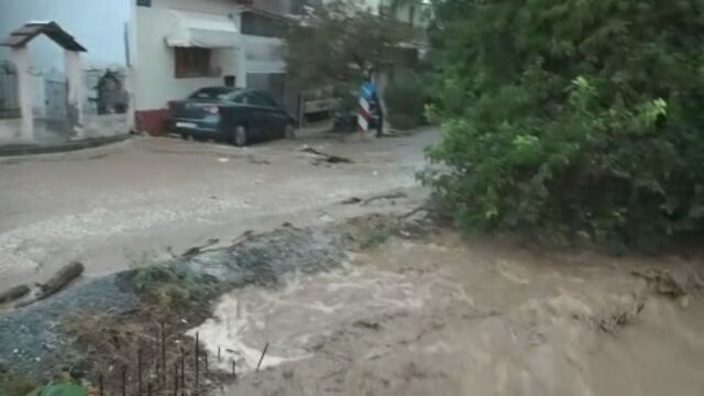 Потоп и в Гърция Рекордни количества дъжд доведоха до наводнения