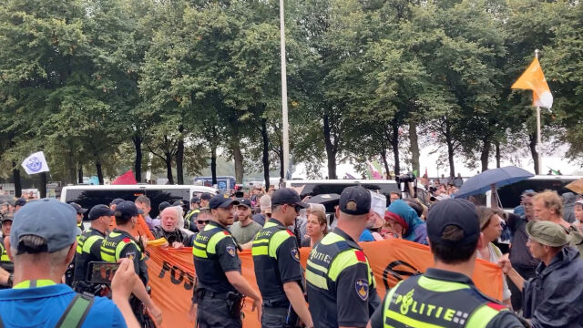 Повече от три хиляди екоактивисти в Нидерландия са арестувани снощи