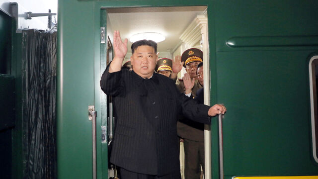 Севернокорейският лидер Ким Чен ун е пристигнал в Русия предава Ройтерс