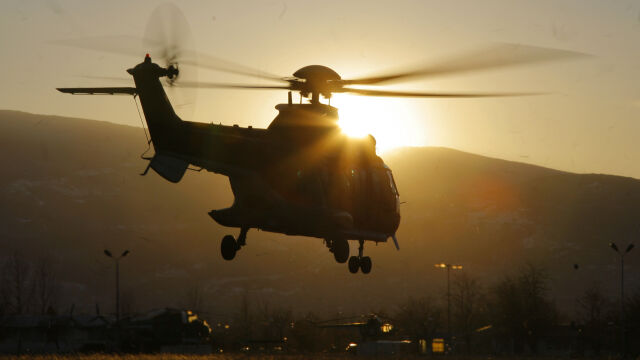 Двама парапланеристи в Стара планина са спасени с вертолет Кугър