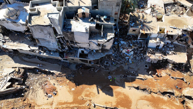 Загиналите при опустошителните наводнения в Либия вече са най малко 11