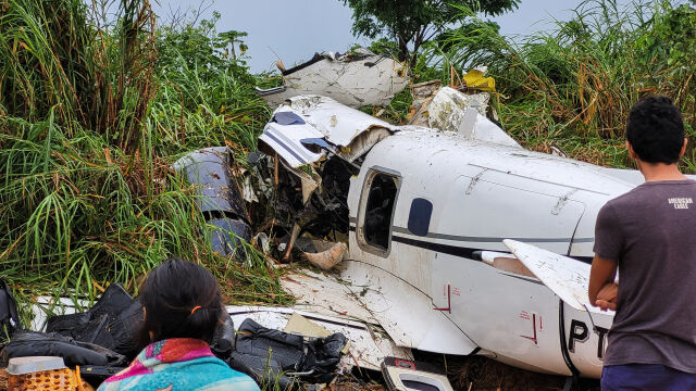 14 души загинаха при самолетна катастрофа по време на лошо време