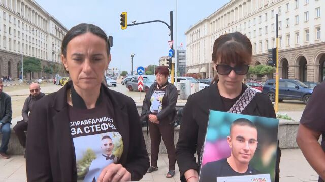 Пореден протест в центъра на София срещу войната по пътищата