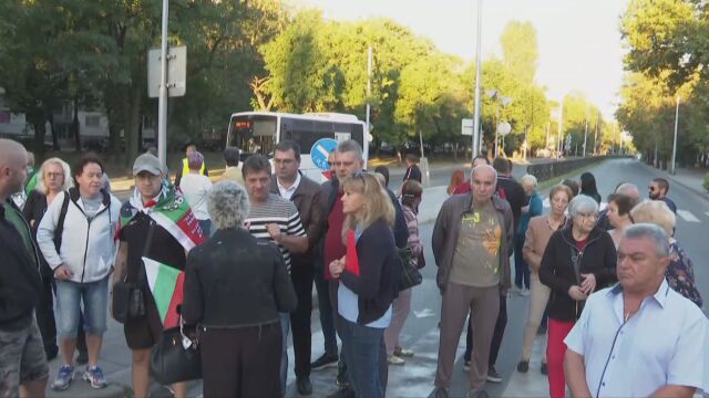 Хора от Пловдив излизат на протест заради разкопана улица която