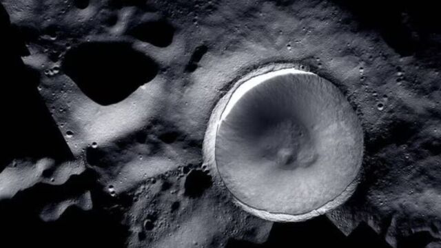 Нови изображения показват Южния полюс на Луната а коментарите ги