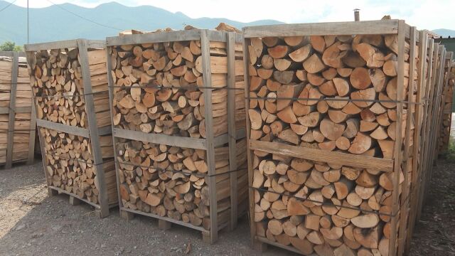 Сериозен спад в търсенето на дърва за огрев от домакинствата